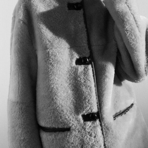 NEW H&M WOMEN’S FLUFFY BUTTON-UP JACKET NWT SIZE M - Picture 3 of 5